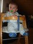 Luca und sein erster eigener Stuhl :) 