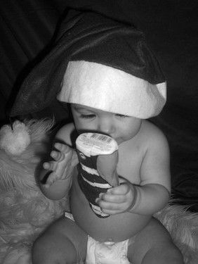 Unsere Süße mit ihrem Milka Weihnachtsmann