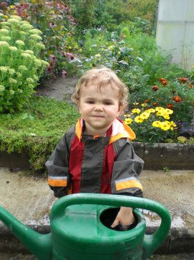 Eine große Hilfe in Oma`s Garten