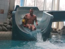 Mucki liebt rutschen