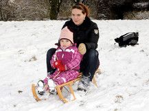 Juhu !!! Rodeln mit Mama