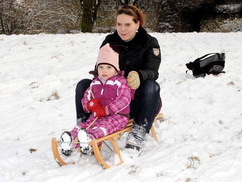 Juhu !!! Rodeln mit Mama