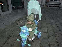 Das erste mal auf dem Dreirad