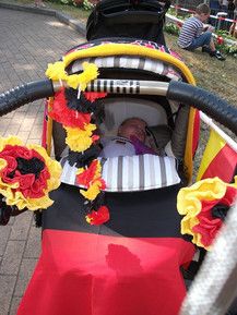 Pina und ihr gepimmter Kinderwagen