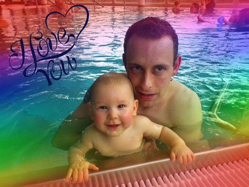 Hier bin ich mit meinem Papa beim Babyschwimmen