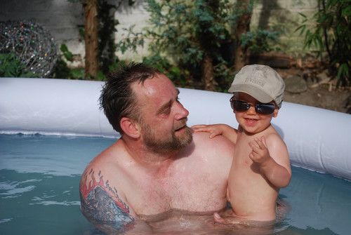 nackig aber cool....