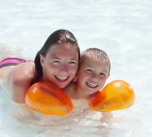 Ryan und Mama im Urlaub