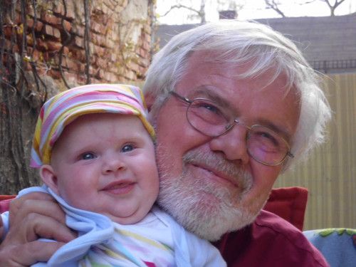 Maya Martha mit Opa Thomas