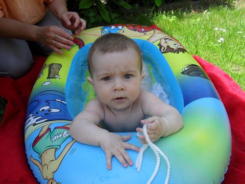 das erste mal Plantschen im Freien:)