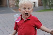 Mit vollem Einsatz "schnapp" ich mir die Seifenblase!!