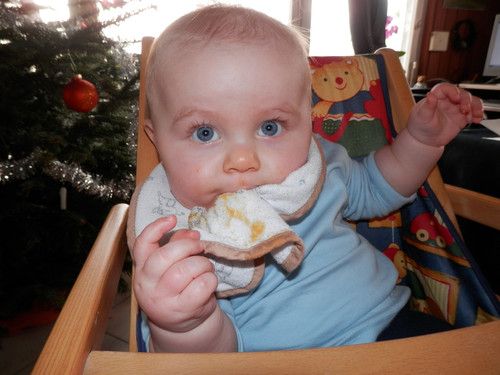 Das war so lecker, da wird der Sabberlatz gleich mit aufgemampft. ;-)