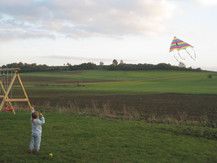 Juhuu, der neue Drachen fliegt ganz toll!