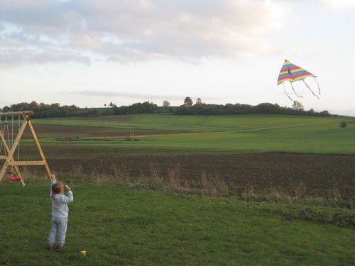 Juhuu, der neue Drachen fliegt ganz toll!