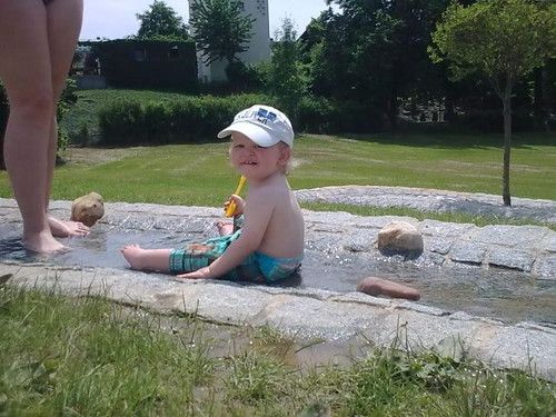 Unser Max liebt Badi :)