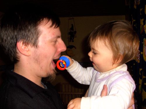 Mit Papa teile ich alles - sogar mein Nulli!