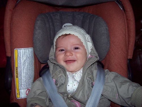 Amelie liebt ihren Maxi Cosi & das damit verbundene Autofahren ;) 4 Mon 