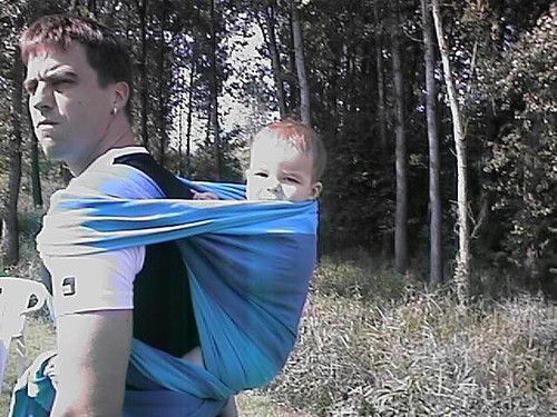 beim Papa im Tragetuch sieht man alles
