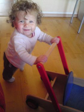 Die ersten Gehversuche mit "Gehilfe"  