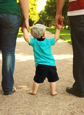 Mit Mama und Papa durch den Park