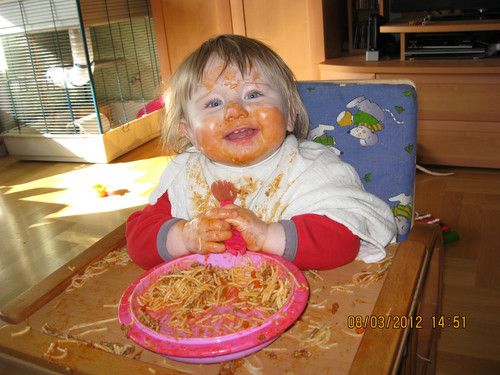 Das erste Mal alleine essen-Amanda