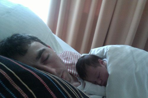 Mein erstes Nickerchen auf Papa