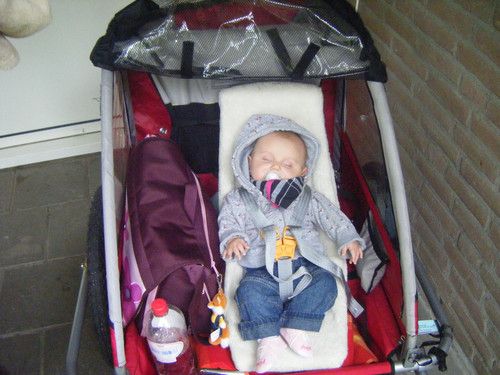 Lisa in ihrem Porsche