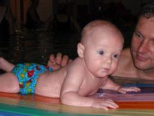 Papa und ich beim Babyschwimmen