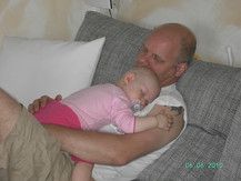 Auf Papa´s Brust einzuschlaffen ist das schönste!