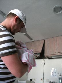 Papa und ich Minuten nach meiner Geburt