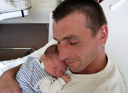 Papa kuschelt mit mir