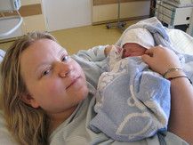 Leons erstes Bild mit Mama