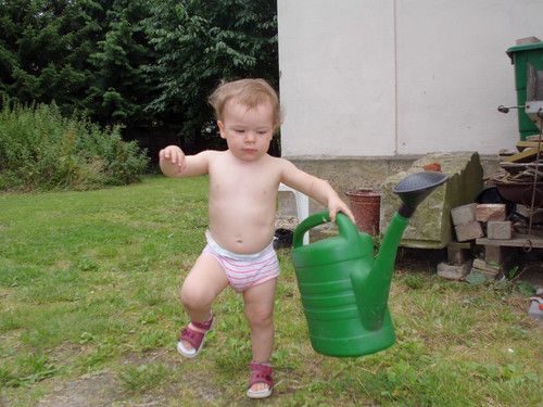 Lauf mit einer Gießkanne