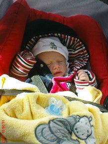 *Giuliano schön am schlummern :-))* 2 wochen nach der geburt!!