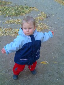 Erste Schritte auf dem Spielplatz