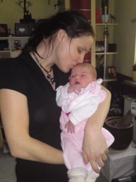 Auf Mamas Arm ist es doch am schönsten ... 