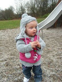 Emily auf dem Spielplatz