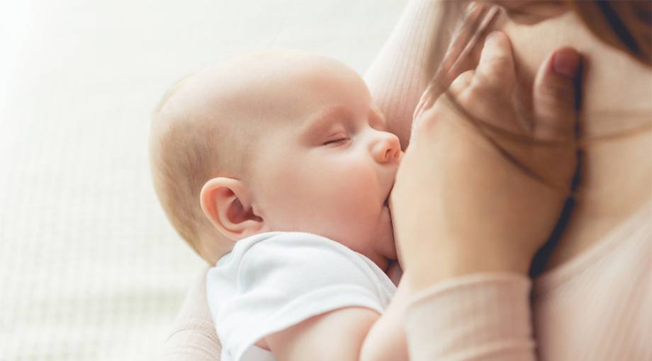 Clusterfeeding by Depositphotos_302283692